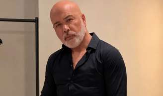 Morte do cantor Rick Sollo, da dupla Rick e Renner, é confirmada aos 59 anos; helicóptero foi encontrado após queda em SC.