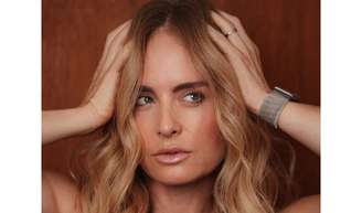 Nesta primavera, o cabelo está em movimento, com camadas definidas e muito volume desde a raiz, mas sem perder o seu acabamento natural.