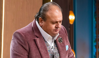 Erick Jacquin, aos 61 anos, é internado após indisposição e passa por procedimento no coração a poucos dias da final do 'MasterChef Brasil 2026'.
