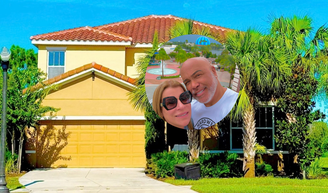 Com piscina estilo resort e localizado a 20 minutos de carro da Disney: dentro de condomínio de luxo, a mansão de Rick em Orlando tinha estilo clássico, área gourmet e sala com 2 ambientes.