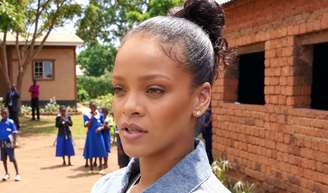 Em 2012, Rihanna criou uma fundação em homenagem aos avós: já doou mais de R$ 514 milhões, apoiou projetos em dezenas de países e atua contra as mudanças climáticas.