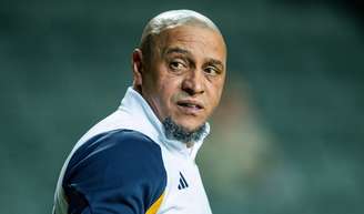 Hoje aos 53 anos, Roberto Carlos perdeu 99% da fortuna que ganhou com o futebol: 'Tive problemas com pessoas que me deixaram a conta zerada. Cometi erros e, por isso, peço aos mais jovens que não façam o mesmo'.