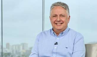 'Alguém coloca ele para apresentar o Balanço Geral': Anthony Garotinho, aos 66 anos e candidato a governador do Rio depois de 5 prisões, viraliza por comportamento em debate na Globo - candidato em foto de arquivo na emissora.