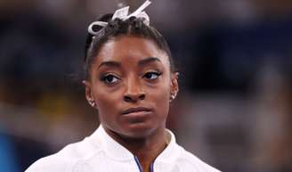 Aos 29 anos, Simone Biles revela diagnóstico de doença crônica no couro cabeludo; médicas alertam sobre relação com estresse: 'Coçava tanto e usava um pente que sangrava'.