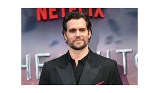 Henry Cavill, que interpretou o Superman em três filmes dirigidos por Zack Snyder na última década, admite seguir uma rotina rigorosa de treinamento para se manter em forma.