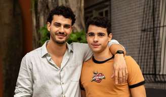 O clima vai esquentar entre Fernando (Pedro Alves) e Mau Mau (João Victor Gonçalves) nesta semana em ‘Quem Ama Cuida’. O neto de Diná (Rosi Campos) não pretende desistir tão facilmente desse romance e vai tomar atitudes cada vez mais claras para conquistar o affair.