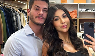 'Eu e o Arthur não estamos mais juntos', grávida do segundo filho, casamento de 3 meses e dívida de R$ 400 mil: Jheny Santucci anuncia separação de Arthur Aguiar e apaga post em seguida.