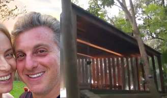 Área de 4 mil m², capela elegante e 16 quartos: a casa de luxo de 1.500m² de Luciano Huck e Angélica na 'Beverly Hills' do Rio é um refúgio cercado de verde e ideal para aproveitar os 22 anos de casamento.