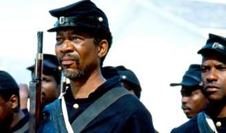 Achei no Prime Video e tem só 122 minutos: Denzel Washington brilha em um dos melhores filmes de guerra de todos os tempos.