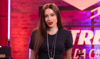 Anitta revela voto e detalha conselho que recebeu de amiga sobre política; cantora apoia Lula e condena mistura de religião com política. 'Devia ser considerado crime'.