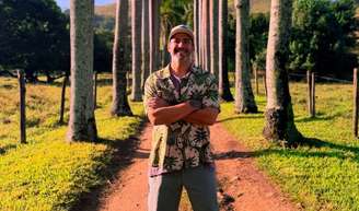 André Marques, aos 46 anos, trocou a cidade por uma fazenda herdada após a morte do pai: ator reformou a propriedade e hoje se dedica ao cuidado de animais.