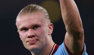 Aos 26 anos, Erling Haaland entra no mercado imobiliário de luxo em Abu Dhabi: junto com o pai, Alf-Inge Haaland, jogador do Manchester City investe fortuna em empreendimento que pode custar até R$ 54 milhões; especialista aponta 'relação afetiva': 'Constrói desejo e permanência'.