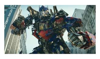 O novo filme da franquia "Transformers", cujo título ainda é desconhecido, está sendo desenvolvido a partir de um roteiro de Jason Fuchs, e tudo o que sabemos é que a história se passa nos dias atuais.