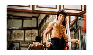 Frase do dia de Bruce Lee: 'Quanto mais valorizamos as coisas, menos nos valorizamos'.