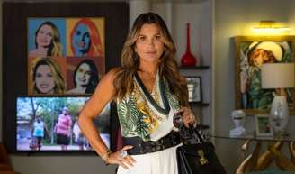 Fabia (Flavia Alessandra), de 'Quem ama cuida', prova que não sente falta de homem após a separação.