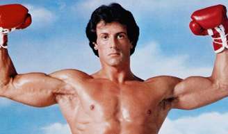 Em 1982, Stallone chegou a 2,9% de gordura corporal para 'Rocky III' com uma dieta absurda que custou sua saúde: '25 xícaras de café por dia com mel e algumas porções de atum'.