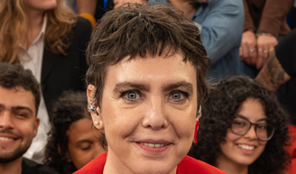 Clara Cervera, maquiadora, sobre a maquiagem ideal para mulheres com mais de 40: 'O delineador de 20 anos atrás já não valoriza mais seus olhos, e usar muita sombra pode fazer você parecer mais velha'.