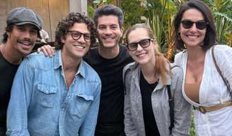 'Lua Blanco, nós sabemos o quanto você desejou que esse reencontro acontecesse': Arthur Aguiar justifica foto sorrindo com Chay Suede, Sophia Abrahão, Mika e Mel Fronckowiak no velório da atriz; ator cita lição deixada por ex-namorada.