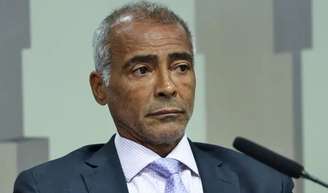 Romário na Justiça: aposentado do futebol e hoje na política, senador se posiciona após venda de cobertura em condomínio de luxo na Barra da Tijuca; ex-jogador é cobrado por dívida do IR de R$ 297 mil e que cresceu 185% em 24 anos.