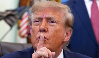 'O show tem que continuar': em 1993, Donald Trump teria cometido 'brutal' agressão de ordem sexual com Miss Suíça, revela novo relatório; Casa Branca se posiciona diante da polêmica.
