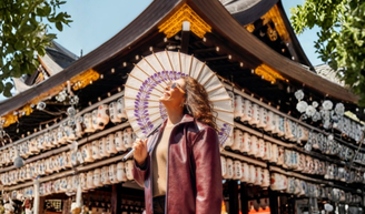 Encontrei na Bershka o suéter com estilo japonês que está fazendo sucesso na Primavera: fica elegante com jeans, saias e calças sociais.
