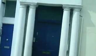 Casa da porta azul do filme 'Um Lugar Chamado Notting Hill' está à venda por R$ 54 milhões.