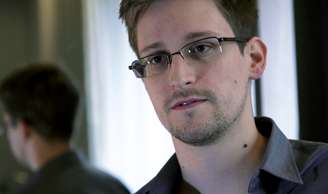 <p>Snowden em hotel de Hong Kong, durante a entrevista ao Guardian</p>
