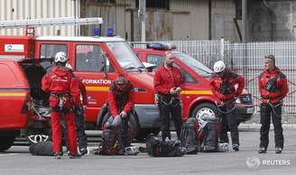 <p>Equipe de resgate está no local; uma das caixas-pretas já foi encontrada</p>