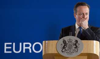 Cameron diz que Estado Islâmico está tramando ataques "terríveis" contra Grã-Bretanha 
