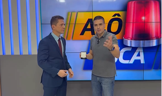 Marcelo Castro recebeu uma lembrança do delegado-geral da Polícia Civil da Bahia