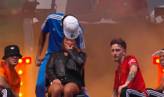 Livinho chamou uma fã para subir no palco durante o The Town 2025