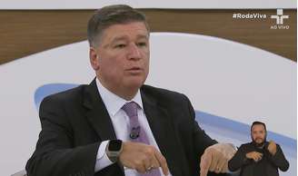 Senador Carlos Viana durante entrevista no programa Roda Viva