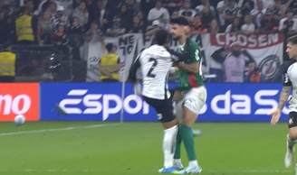 VAR confirma que Matheuzinho, do Corinthians, deu soco em Flaco Lopez, do Palmeiras