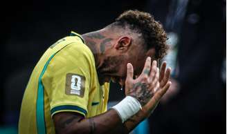 Neymar chora após eliminação da seleção brasileira na Copa do Mundo
