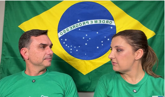 Flávio Bolsonaro e Daniella Marques durante live sobre o projeto 'Brasil por Elas' nesta quinta-feira, 16