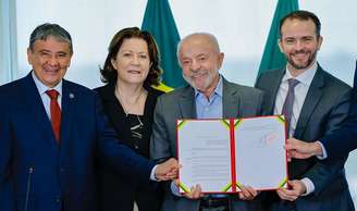 O presidente da República, Luiz Inácio Lula da Silva, faz anúncio de atualização monetária do Bolsa Família,no Palácio do Planalto, Brasília - DF.