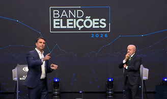Flávio Bolsonaro e Lula se enfrentam em debate na noite deste domingo, 18