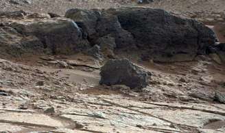 Pedra na cratera Gale deve ser estudada em Marte antes de a Curiosity partir para seu último destino, o monte Sharp