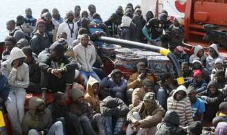 Migrantes chegam à Itália fugindo dos conflitos na Líbia