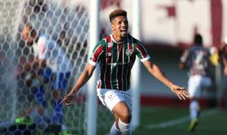 Samuel comemora um dos gols do Fluminense sobre o Cruzeiro (Foto: Cleber Mendes / Lancepress)