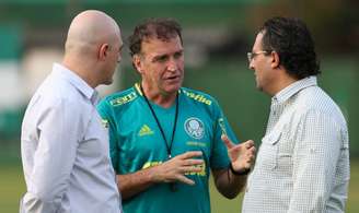 Galiotte, Cuca e Mattos conversam durante treino do Palmeiras (Foto: Cesar Greco)
