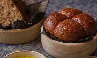 Restaurante vende cesta com pães no menu degustação que custa cerca de RS 765