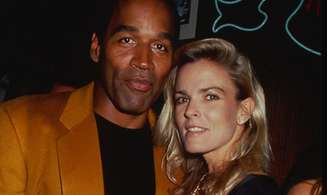 O. J. Simpson e Nicole Brown fotografados alguns meses antes do crime sangrento