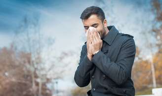 Durante os meses de inverno, há um aumento dos sintomas típicos das alergias respiratórias, como congestão e espirros