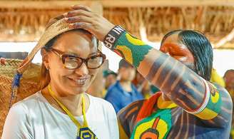 A primeira-dama Janja durante visita à Aldeia Piaraçu em Mato Grosso.