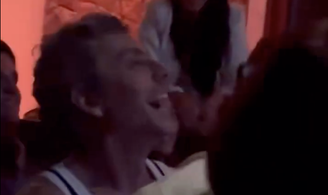 Alexandre Nero descobrindo que seu personagem atirou em Odete Roitman