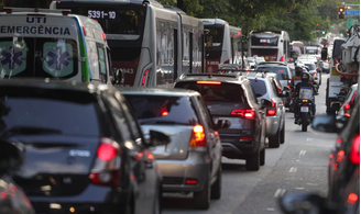 Motorista de ônibus fazem paralisação em SP; sindicato alega atraso em pagamentos