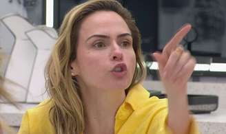 Ana Paula Renault não 'deita' para desafetos e já levou alguns à Justiça