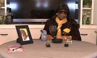 <p>Retrato de um jogador da equipe de futebol americano de New Orleans foi colocado na mesa, que continha as maiores paixões da mulher morta</p>
