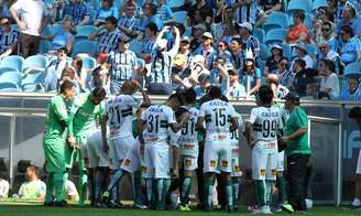 Em manhã ensolarada, time paranaense fez um bom jogo na Arena Grêmio